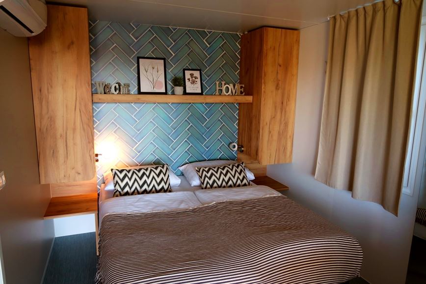 Kemping Cozy Home, łóżko podwójne 200 x 160 cm, Falkensteiner Premium Camping Zadar, Chorwacja, Wakacje z Geovitą